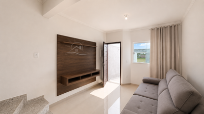 Casa - Sobrado com 3 quartos (sendo 1 suite(s)) a 2500,00 metros praia.