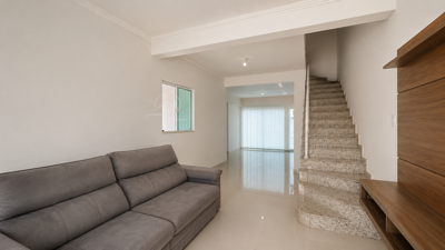Casa - Sobrado com 3 quartos (sendo 1 suite(s)) a 2500,00 metros praia.