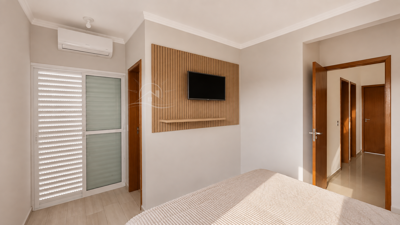 Casa - Sobrado com 3 quartos (sendo 1 suite(s)) a 2500,00 metros praia.