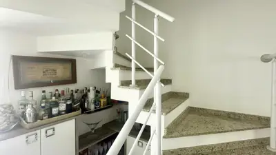 Casa - Sobrado com 4 quartos (sendo 2 suite(s)) a 30,00 metros praia.