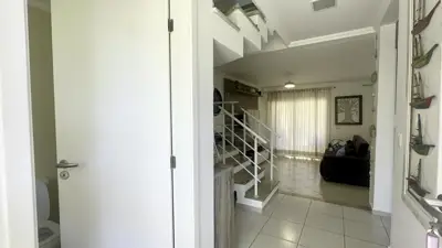 Casa - Sobrado com 4 quartos (sendo 2 suite(s)) a 30,00 metros praia.