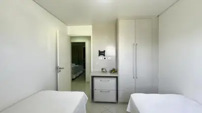 Casa - Sobrado com 4 quartos (sendo 2 suite(s)) a 30,00 metros praia.