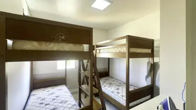 Casa - Sobrado com 4 quartos (sendo 2 suite(s)) a 30,00 metros praia.