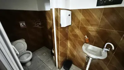 Loja - Sala comercial com  quartos  a 700,00 metros praia.
