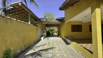 Casa - Térrea com 3 quartos  a 1500,00 metros praia.