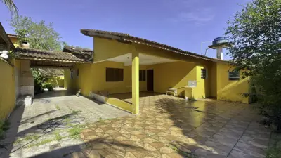 Casa - Térrea com 3 quartos  a 1500,00 metros praia.