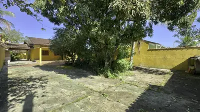 Casa - Térrea com 3 quartos  a 1500,00 metros praia.