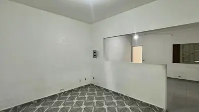 Casa - Térrea com 3 quartos  a 1500,00 metros praia.