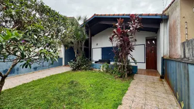 Casa - Térrea com 4 quartos (sendo 1 suite(s)) a 150,00 metros praia.
