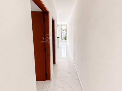 Casa - Térrea com piscina com 2 quartos (sendo 1 suite(s)) a 300,00 metros praia.