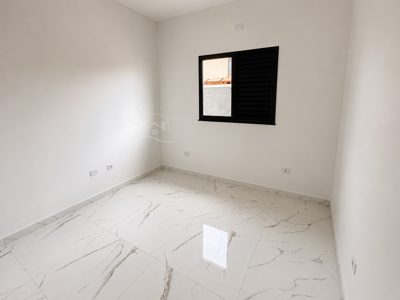 Casa - Térrea com piscina com 2 quartos (sendo 1 suite(s)) a 300,00 metros praia.