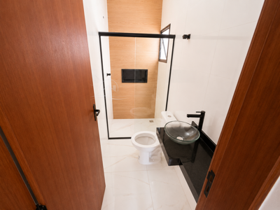 Casa - Térrea com piscina com 2 quartos (sendo 1 suite(s)) a 300,00 metros praia.