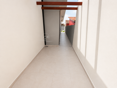 Casa - Térrea com piscina com 2 quartos (sendo 1 suite(s)) a 300,00 metros praia.