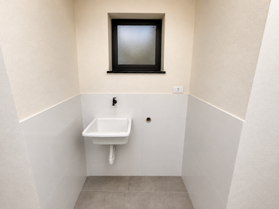 Casa - Térrea com piscina com 2 quartos (sendo 1 suite(s)) a 300,00 metros praia.