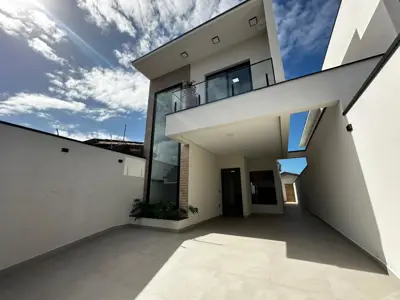 Casa - Sobrado Novo com 3 quartos (sendo 3 suite(s)) a 900,00 metros praia.
