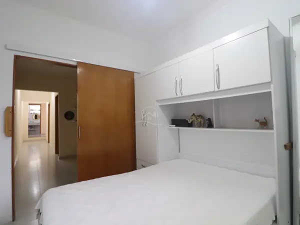 Casa - Térrea com 4 quartos  a 1500,00 metros praia.