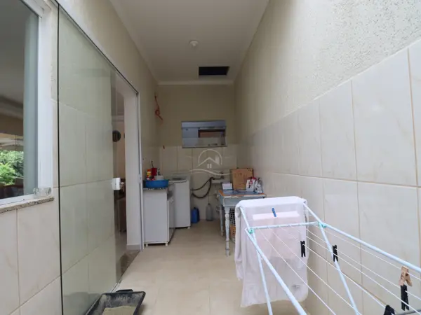 Casa - Térrea com 4 quartos  a 1500,00 metros praia.