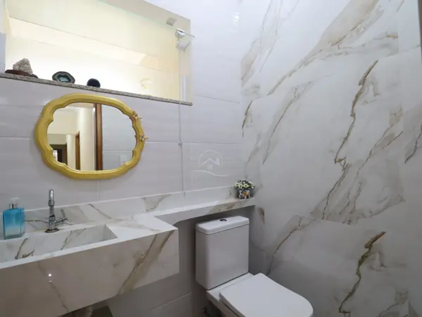 Casa - Térrea com 4 quartos  a 1500,00 metros praia.