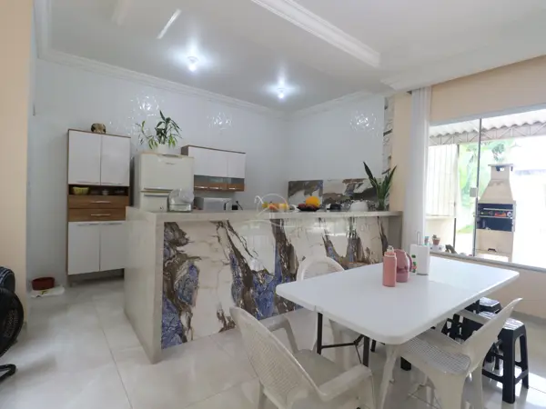 Casa - Térrea com 4 quartos  a 1500,00 metros praia.