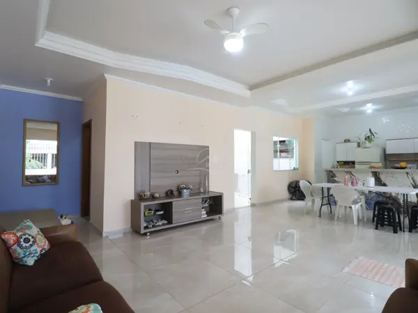 Casa - Térrea com 4 quartos  a 1500,00 metros praia.