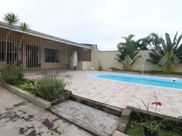 Casa - Térrea com 4 quartos  a 1500,00 metros praia.