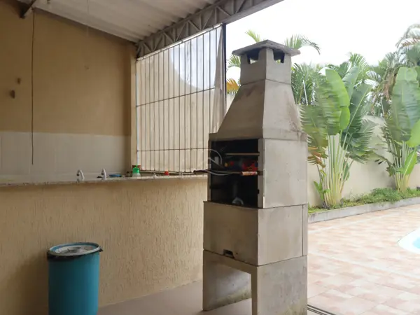 Casa - Térrea com 4 quartos  a 1500,00 metros praia.
