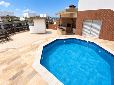 Apartamento - Cobertura com 3 quartos (sendo 1 suite(s)) a 400,00 metros praia.