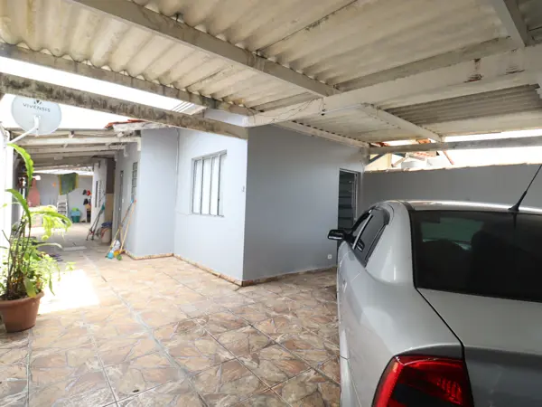 Casa - Esquina com 2 quartos (sendo 0 suite(s)) a 2500,00 metros praia.