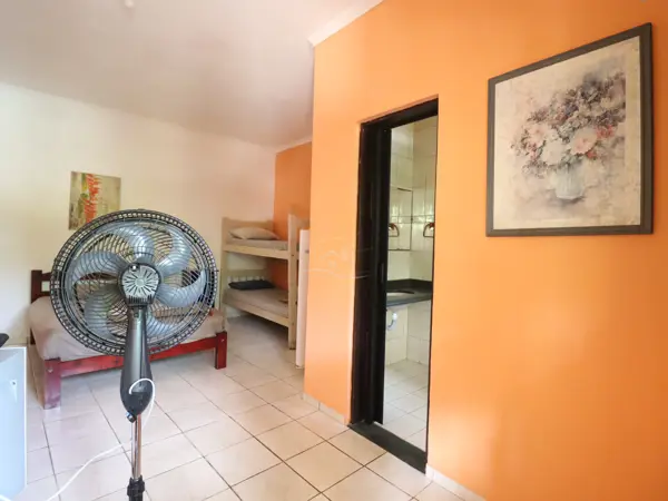 Hotel - Pousada com  quartos  a 800,00 metros praia.