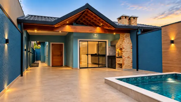 Casa - Térrea com piscina com 2 quartos (sendo 1 suite(s)) a 1500,00 metros praia.