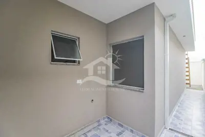 Casa - Térrea com 2 dormitórios (sendo 1 suite(s)) a 2000,00 metros praia.