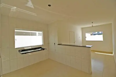 Casa - Térrea com 2 dormitórios (sendo 1 suite(s)) a 0,00 metros praia.
