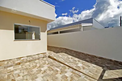Casa - Térrea com 2 dormitórios (sendo 1 suite(s)) a 0,00 metros praia.
