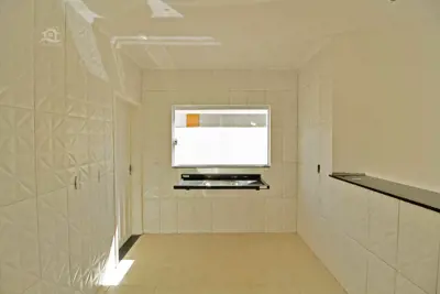 Casa - Térrea com 2 dormitórios (sendo 1 suite(s)) a 0,00 metros praia.