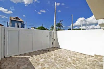 Casa - Térrea com 2 dormitórios (sendo 1 suite(s)) a 0,00 metros praia.