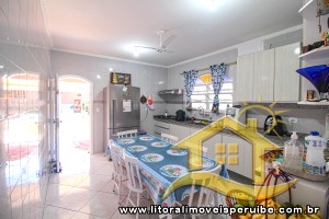 Casa - Térrea com 2 dormitórios (sendo 1 suite(s)) a 1000,00 metros praia.