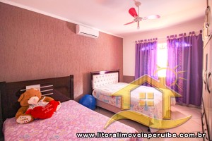 Casa - Térrea com 2 dormitórios (sendo 1 suite(s)) a 1000,00 metros praia.