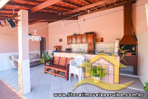 Casa - Térrea com 2 dormitórios (sendo 1 suite(s)) a 1000,00 metros praia.