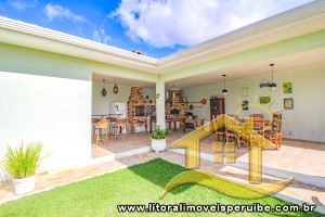 Casa - Térrea com 4 quartos (sendo 4 suite(s)) a 200,00 metros praia.