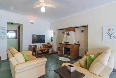 Casa - Assobradada com 5 dormitórios (sendo 5 suite(s)) a 0,00 metros praia.