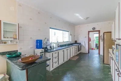 Casa - Assobradada com 5 dormitórios (sendo 5 suite(s)) a 0,00 metros praia.