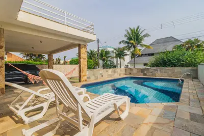 Casa - Assobradada com 5 dormitórios (sendo 5 suite(s)) a 0,00 metros praia.