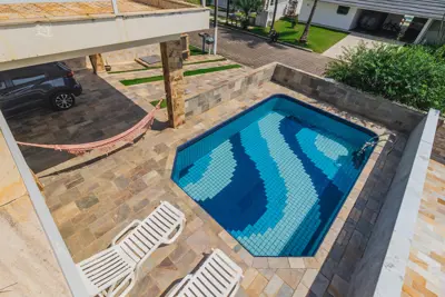 Casa - Assobradada com 5 dormitórios (sendo 5 suite(s)) a 0,00 metros praia.