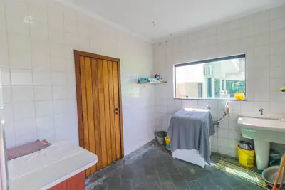 Casa - Assobradada com 5 dormitórios (sendo 5 suite(s)) a 0,00 metros praia.