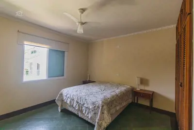 Casa - Assobradada com 5 dormitórios (sendo 5 suite(s)) a 0,00 metros praia.