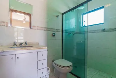 Casa - Assobradada com 5 dormitórios (sendo 5 suite(s)) a 0,00 metros praia.