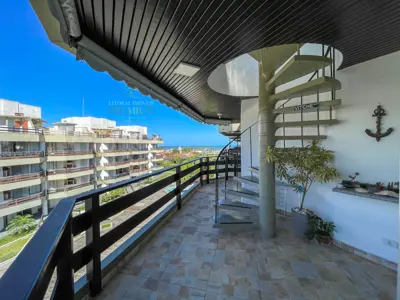Apartamento - Cobertura com 3 quartos (sendo 1 suite(s)) a 200,00 metros praia.