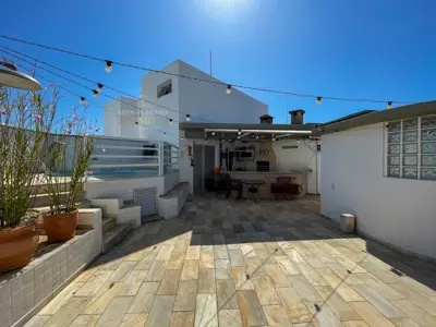 Apartamento - Cobertura com 3 quartos (sendo 1 suite(s)) a 200,00 metros praia.