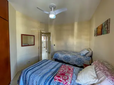 Apartamento - Cobertura com 3 quartos (sendo 1 suite(s)) a 200,00 metros praia.
