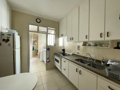 Apartamento - Cobertura com 3 quartos (sendo 1 suite(s)) a 200,00 metros praia.